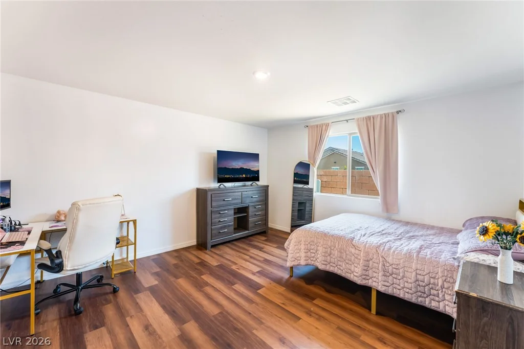 1886 Neoga, Las Vegas, NV 89115