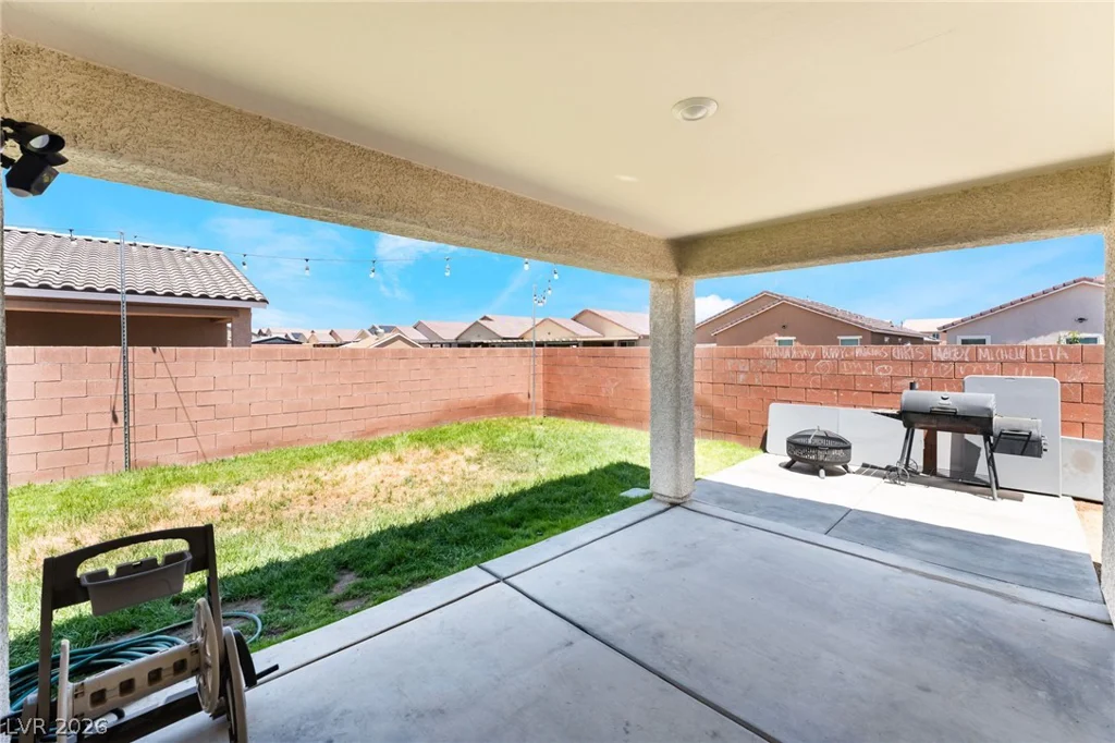 1886 Neoga, Las Vegas, NV 89115