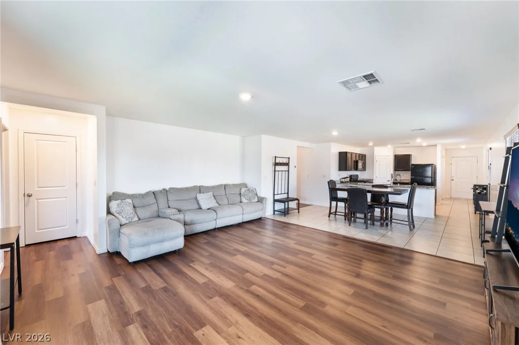 1886 Neoga, Las Vegas, NV 89115
