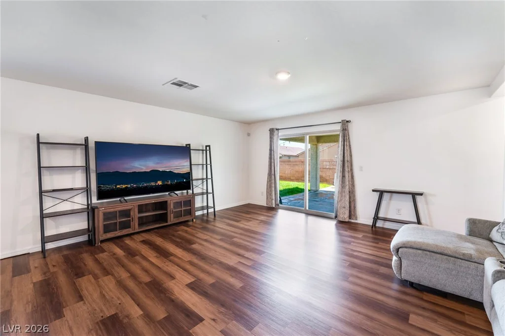 1886 Neoga, Las Vegas, NV 89115