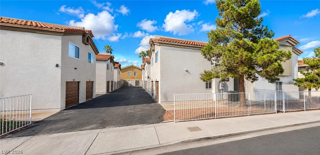 1737 Lamont, Las Vegas, NV 89115