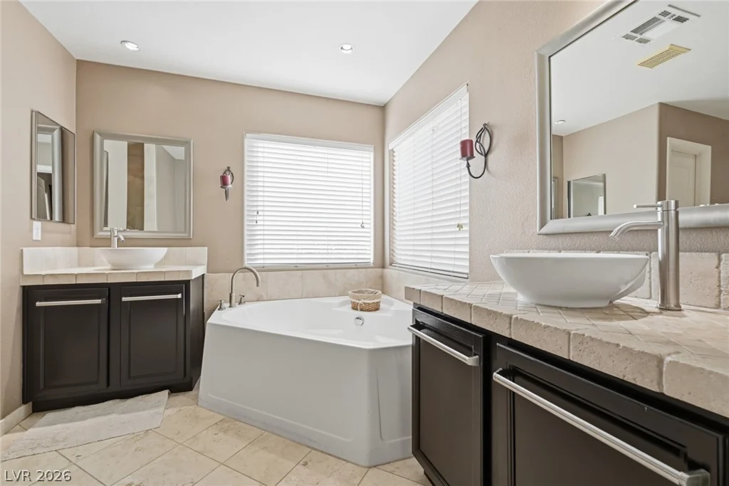 5633 Clarendon, North Las Vegas, NV 89081