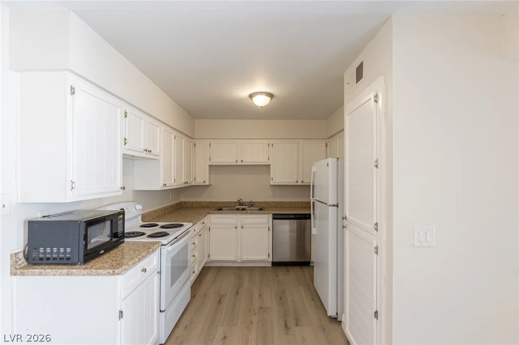 3151 Soaring Gulls, Las Vegas, NV 89128