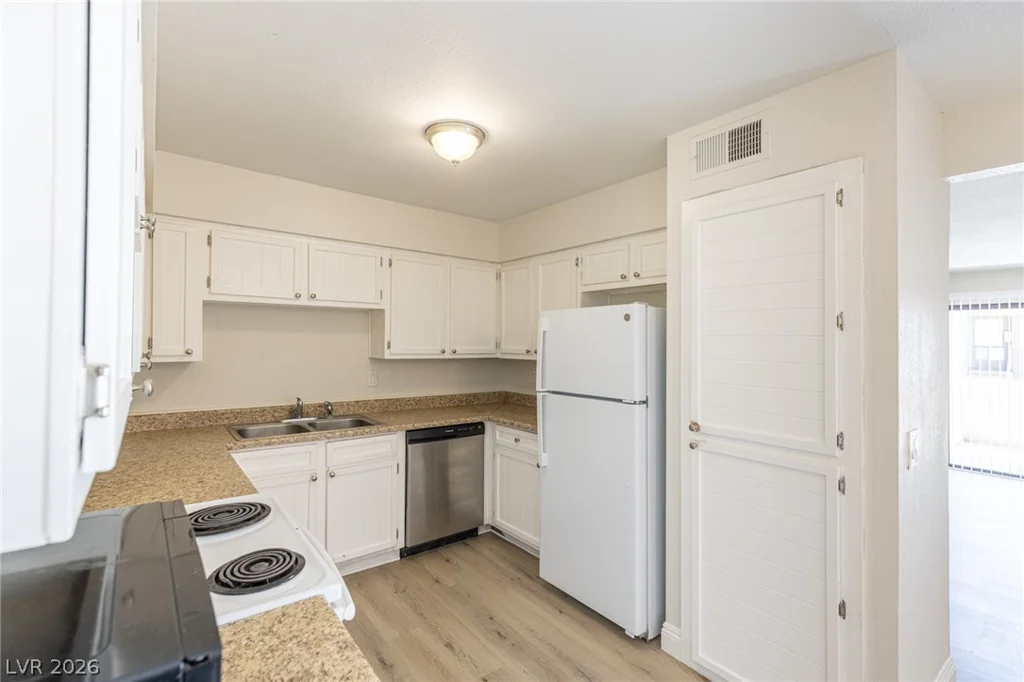 3151 Soaring Gulls, Las Vegas, NV 89128