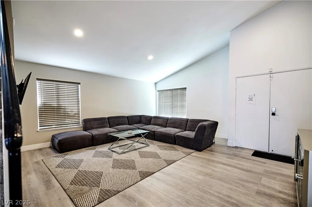 6348 Mockingbird, Las Vegas, NV 89103