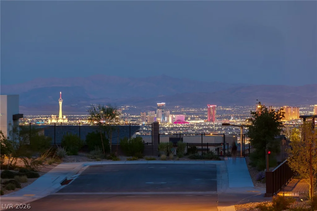445 Cliff Terrace, Las Vegas, NV 89138