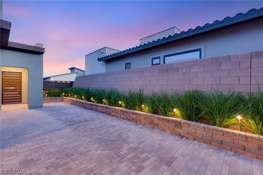 445 Cliff Terrace, Las Vegas, NV 89138