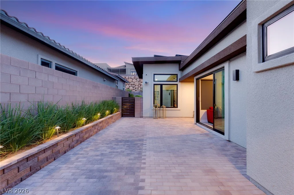 445 Cliff Terrace, Las Vegas, NV 89138