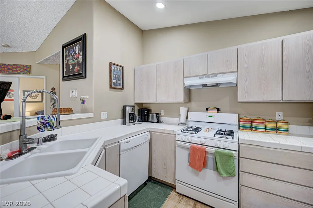 7905 Lago Vista, Las Vegas, NV 89145