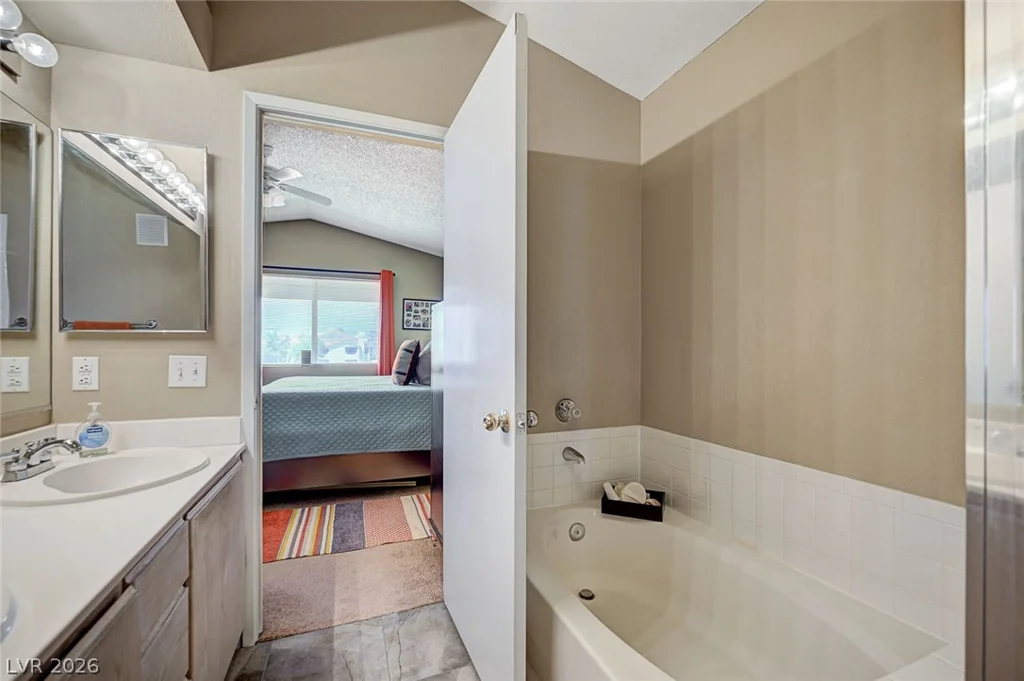 7905 Lago Vista, Las Vegas, NV 89145