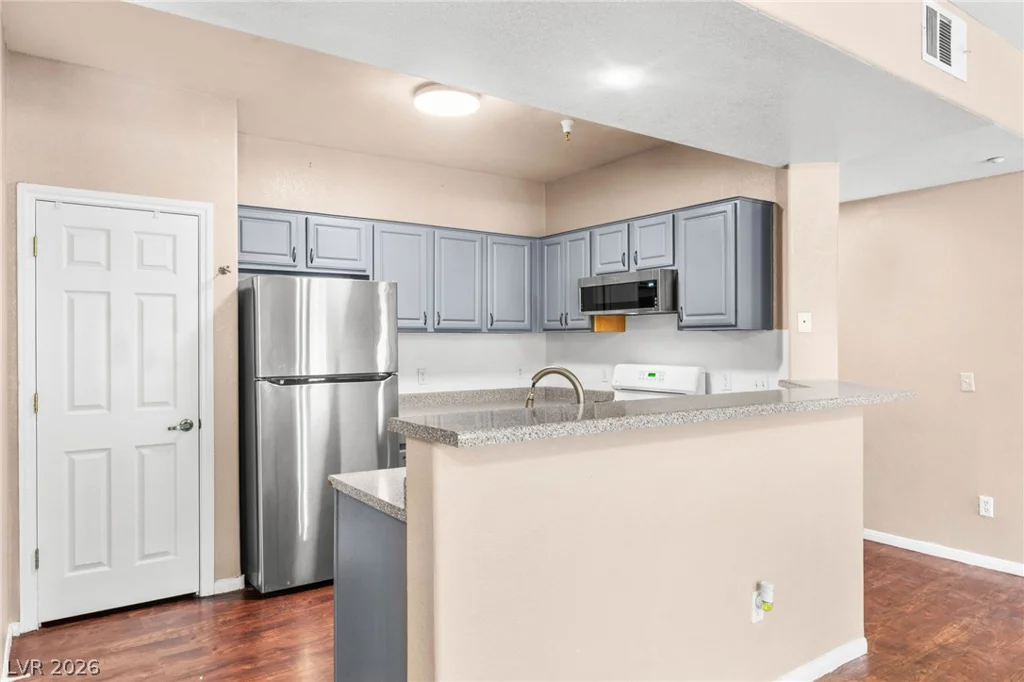 5855 Valley, North Las Vegas, NV 89031