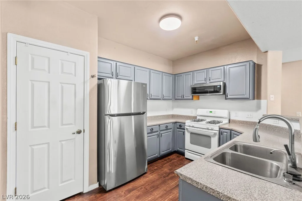 5855 Valley, North Las Vegas, NV 89031