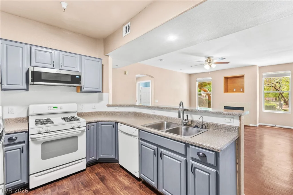 5855 Valley, North Las Vegas, NV 89031