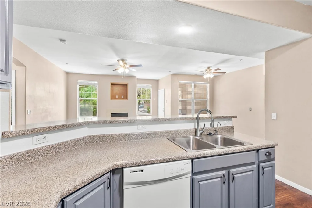 5855 Valley, North Las Vegas, NV 89031