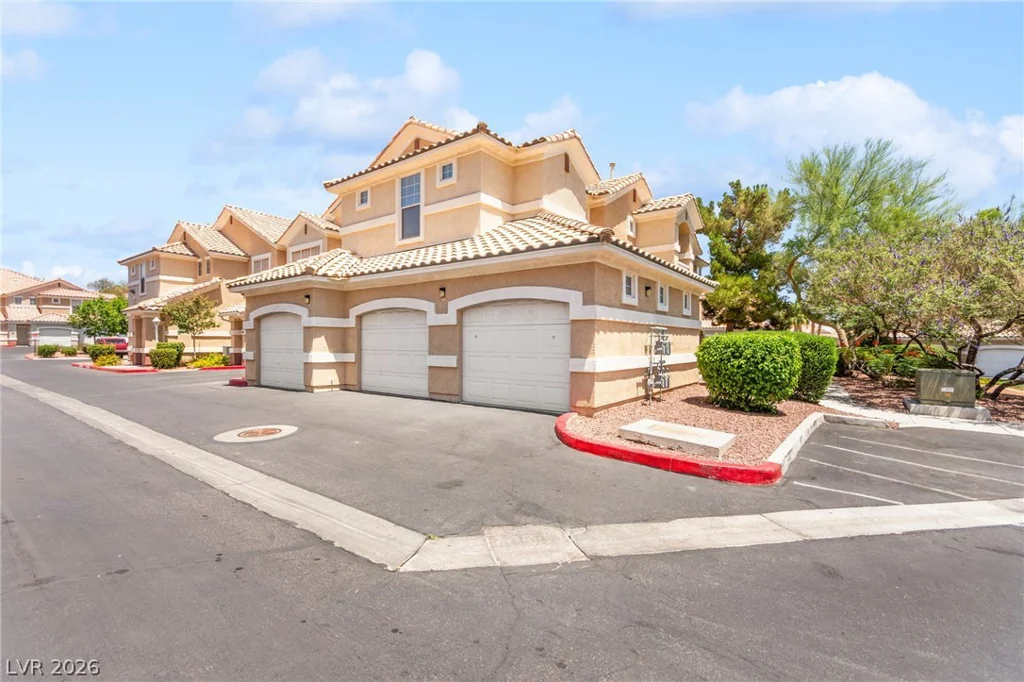 5855 Valley, North Las Vegas, NV 89031