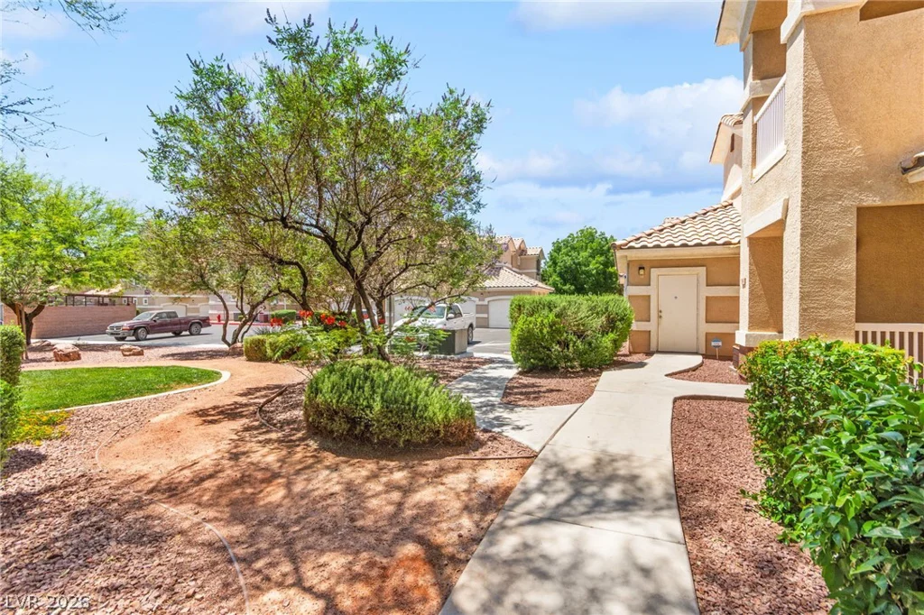 5855 Valley, North Las Vegas, NV 89031