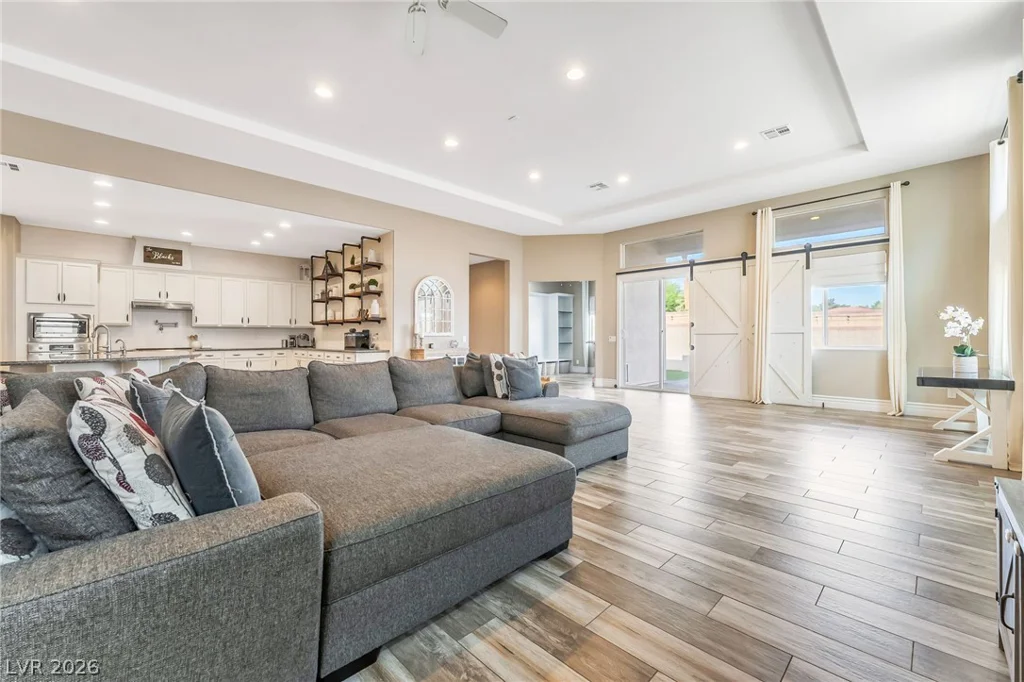 5781 Douglas Everett, Las Vegas, NV 89120