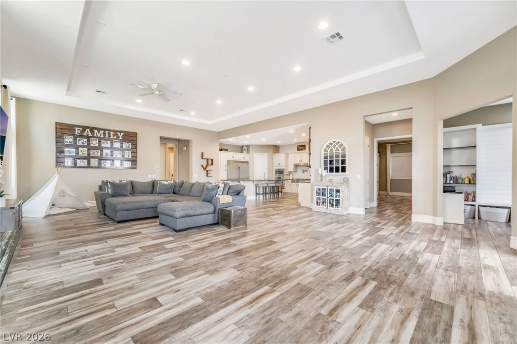 5781 Douglas Everett, Las Vegas, NV 89120