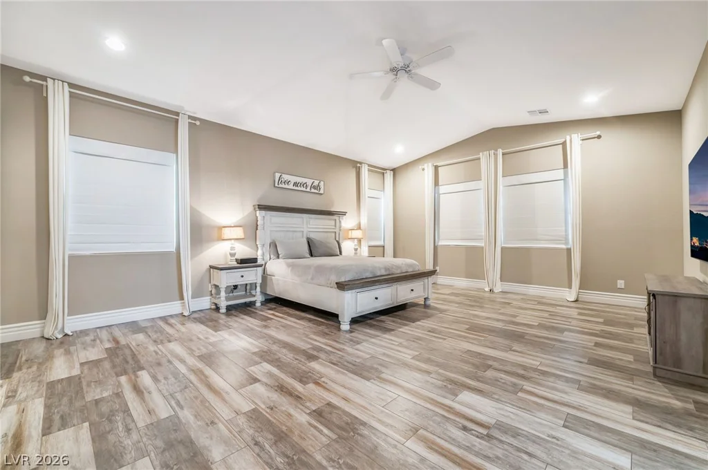 5781 Douglas Everett, Las Vegas, NV 89120