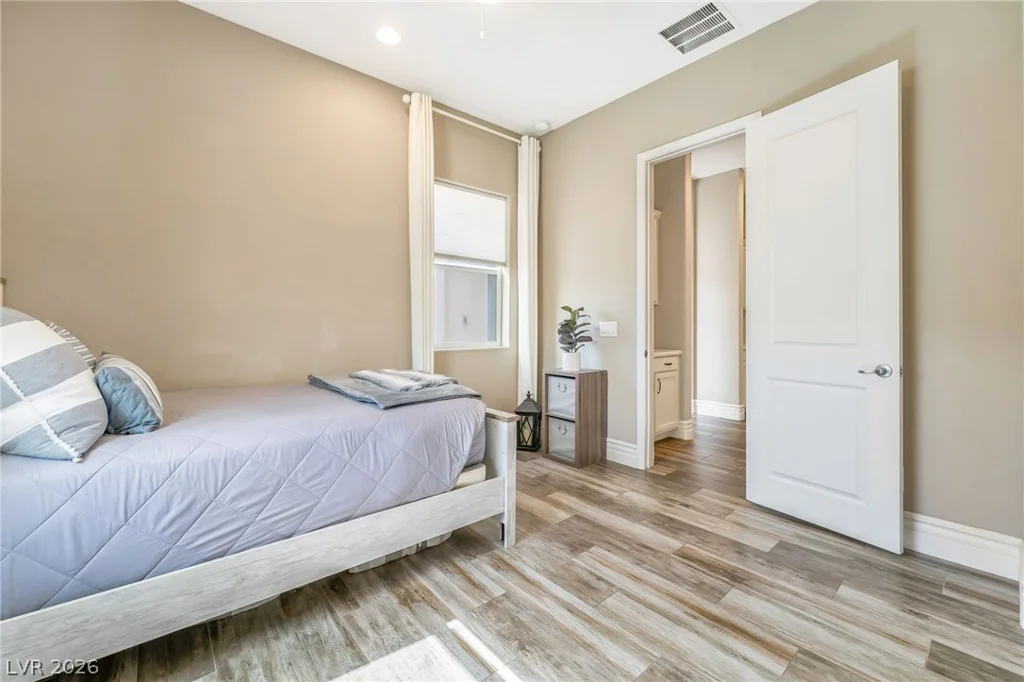5781 Douglas Everett, Las Vegas, NV 89120