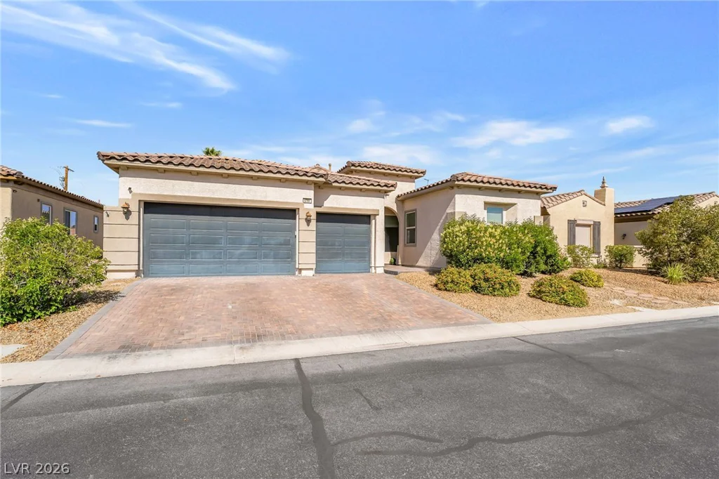 5781 Douglas Everett, Las Vegas, NV 89120