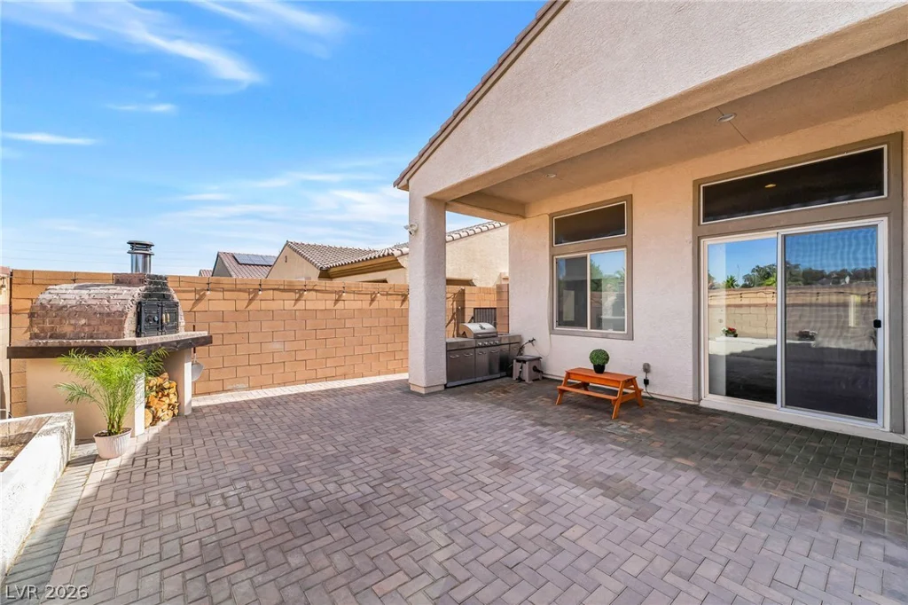 5781 Douglas Everett, Las Vegas, NV 89120
