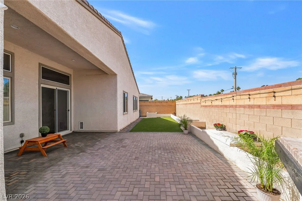 5781 Douglas Everett, Las Vegas, NV 89120