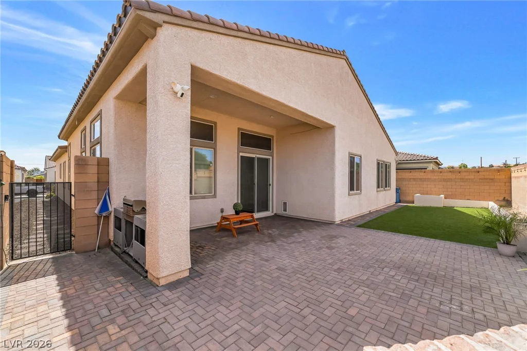 5781 Douglas Everett, Las Vegas, NV 89120