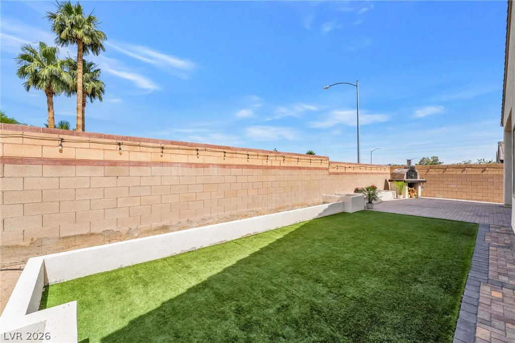 5781 Douglas Everett, Las Vegas, NV 89120