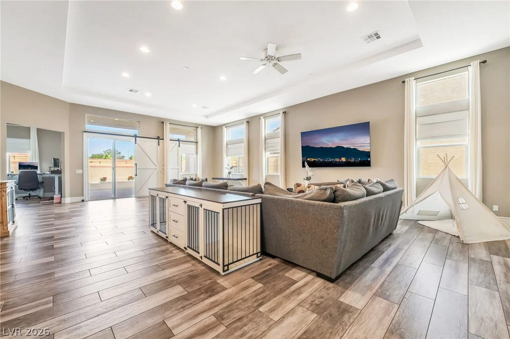 5781 Douglas Everett, Las Vegas, NV 89120
