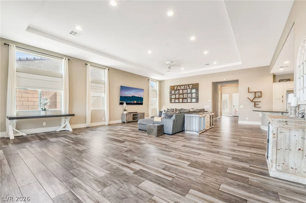 5781 Douglas Everett, Las Vegas, NV 89120