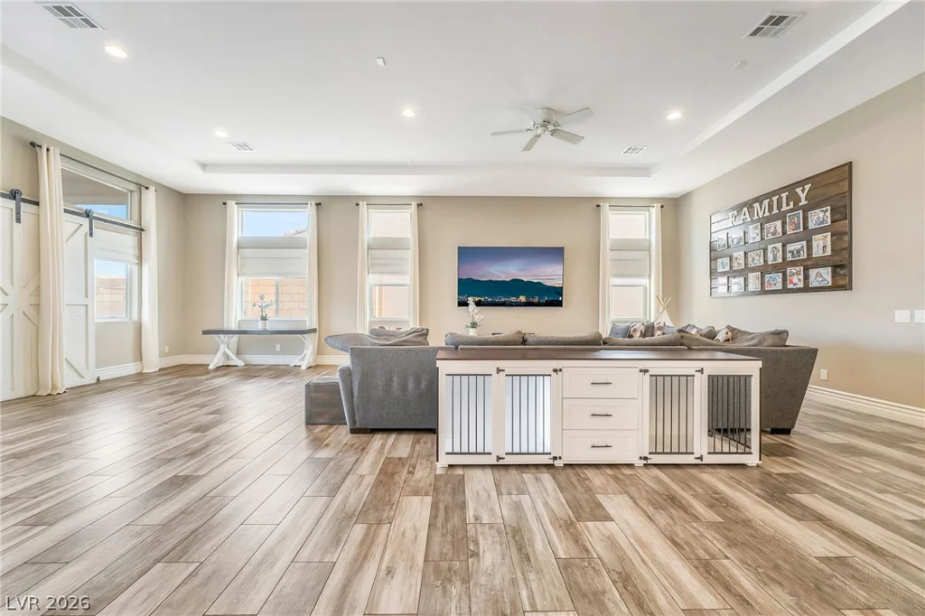 5781 Douglas Everett, Las Vegas, NV 89120