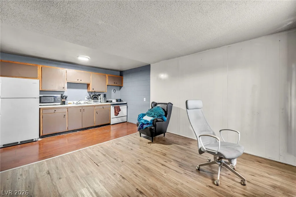 3718 Hazelwood, Las Vegas, NV 89119