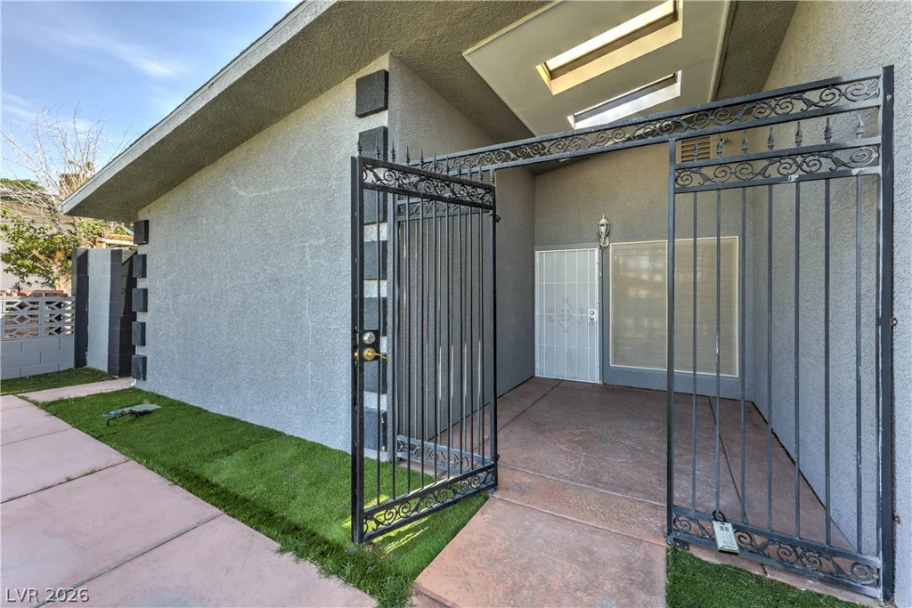 2016 Madeline, Las Vegas, NV 89108