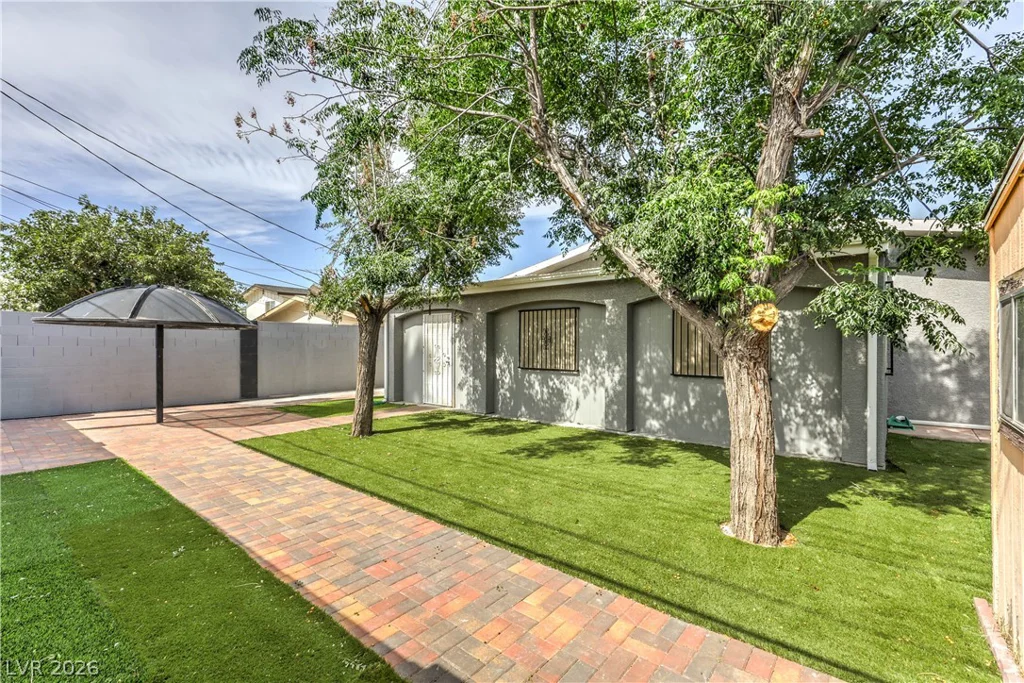 2016 Madeline, Las Vegas, NV 89108