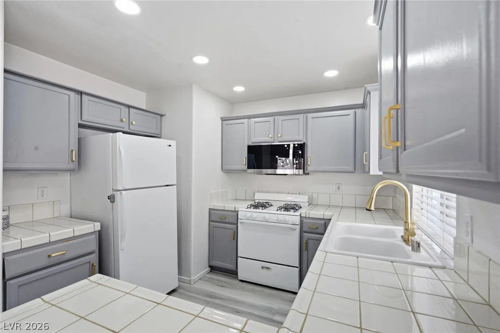 7630 Glorietta Bay, Las Vegas, NV 89139