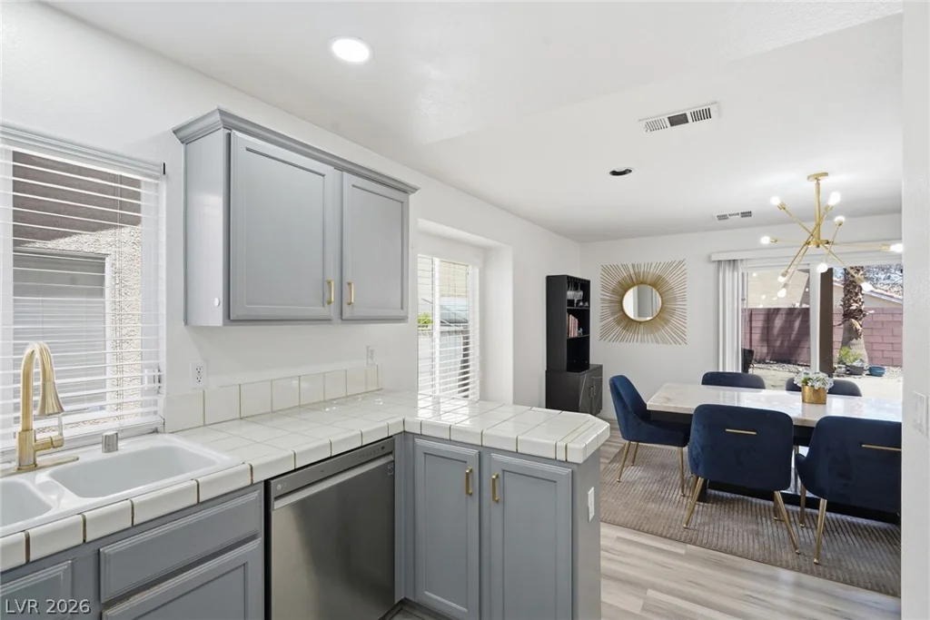 7630 Glorietta Bay, Las Vegas, NV 89139