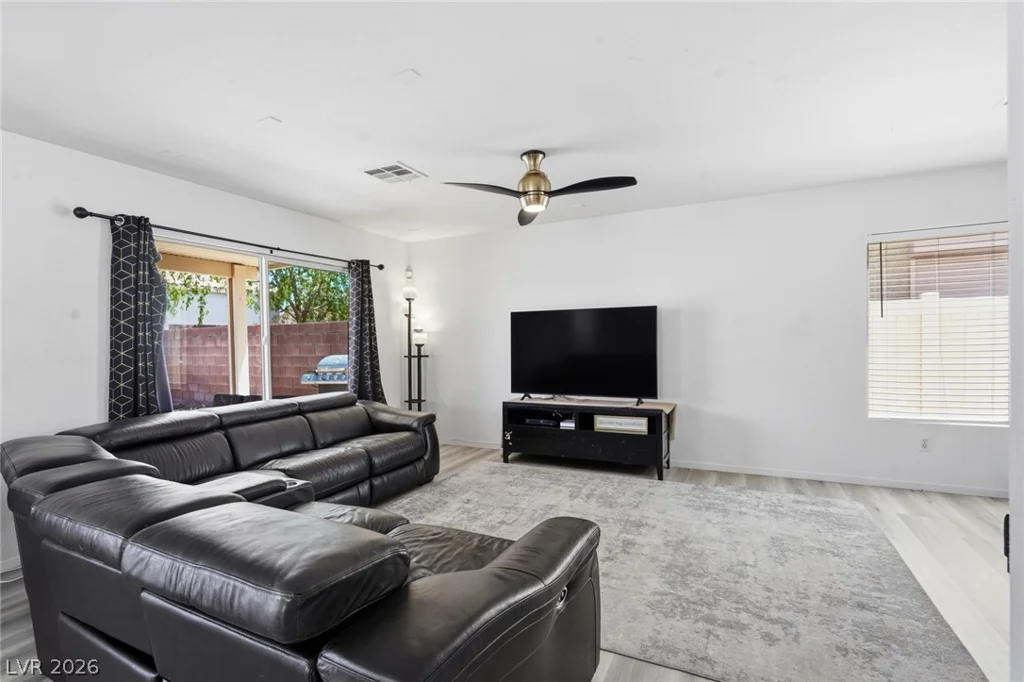 7630 Glorietta Bay, Las Vegas, NV 89139