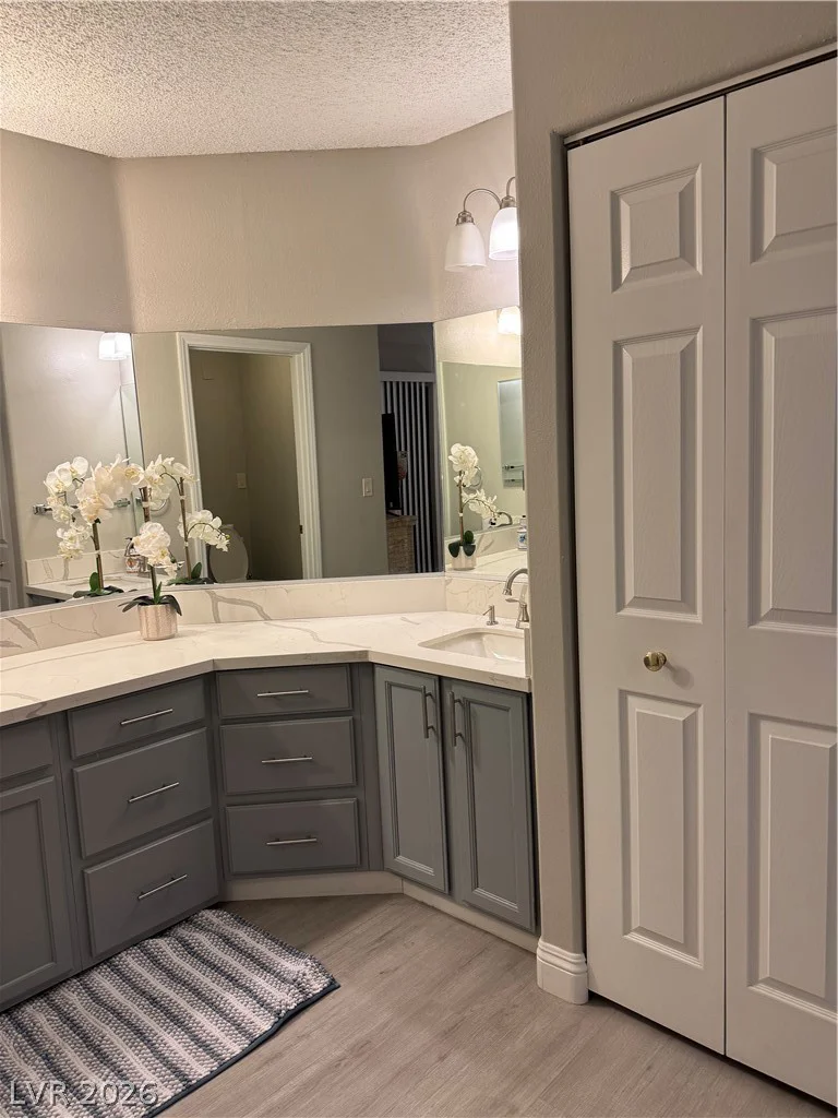 5105 Desert Inn, Las Vegas, NV 89146
