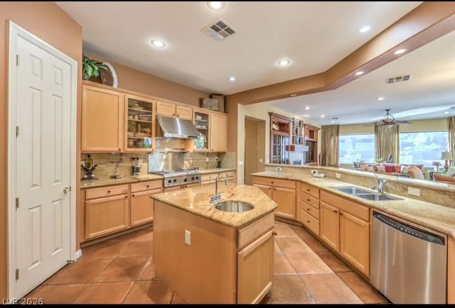7 Holly Tree, Henderson, NV 89052