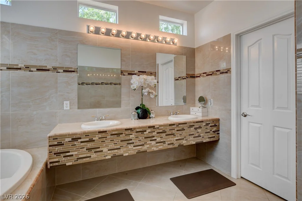 10240 Clark Wooldridge, Las Vegas, NV 89129