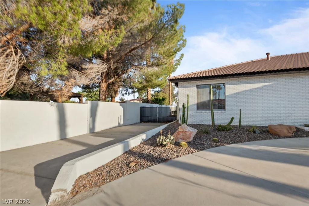 2840 Duneville, Las Vegas, NV 89146