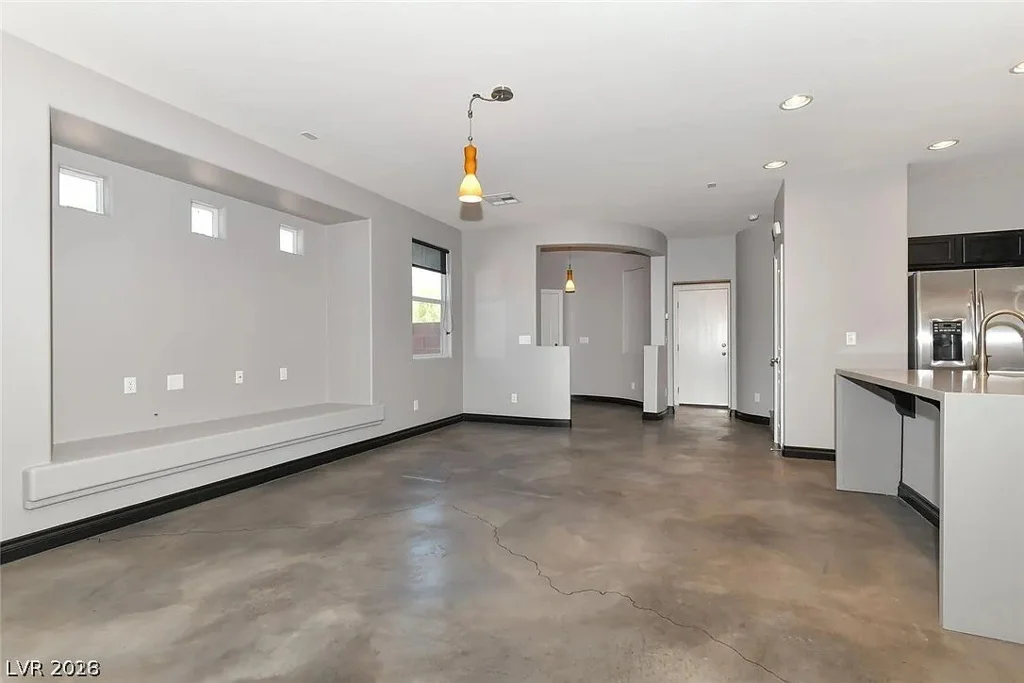 7489 Benlomond, Las Vegas, NV 89179