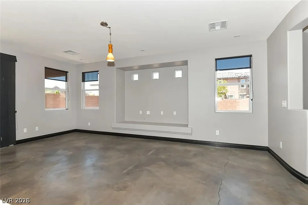 7489 Benlomond, Las Vegas, NV 89179