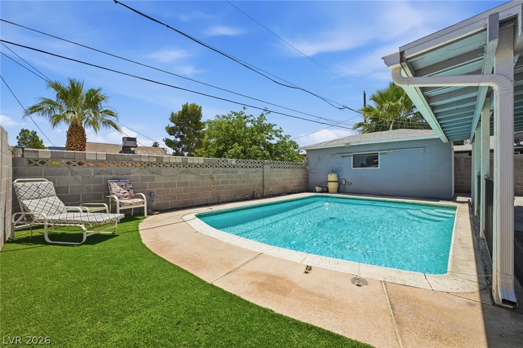 327 Arnold, Las Vegas, NV 89106
