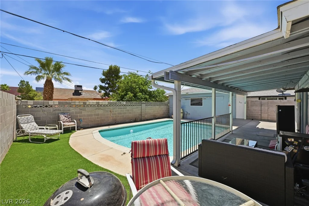 327 Arnold, Las Vegas, NV 89106