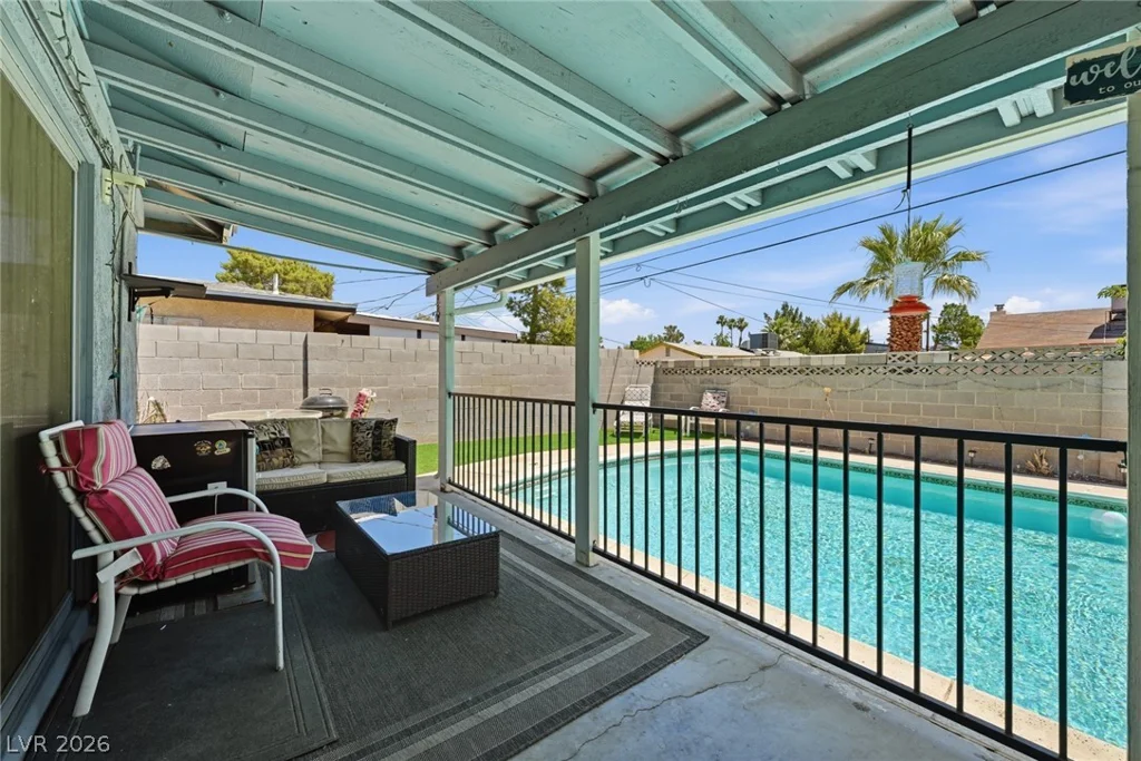 327 Arnold, Las Vegas, NV 89106