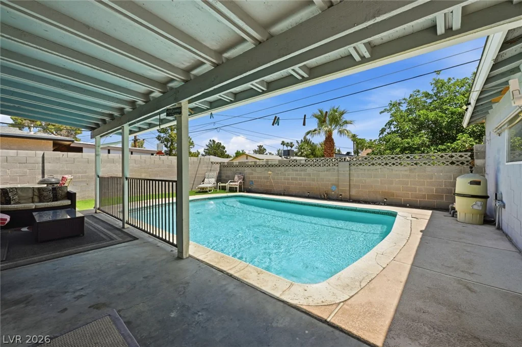 327 Arnold, Las Vegas, NV 89106