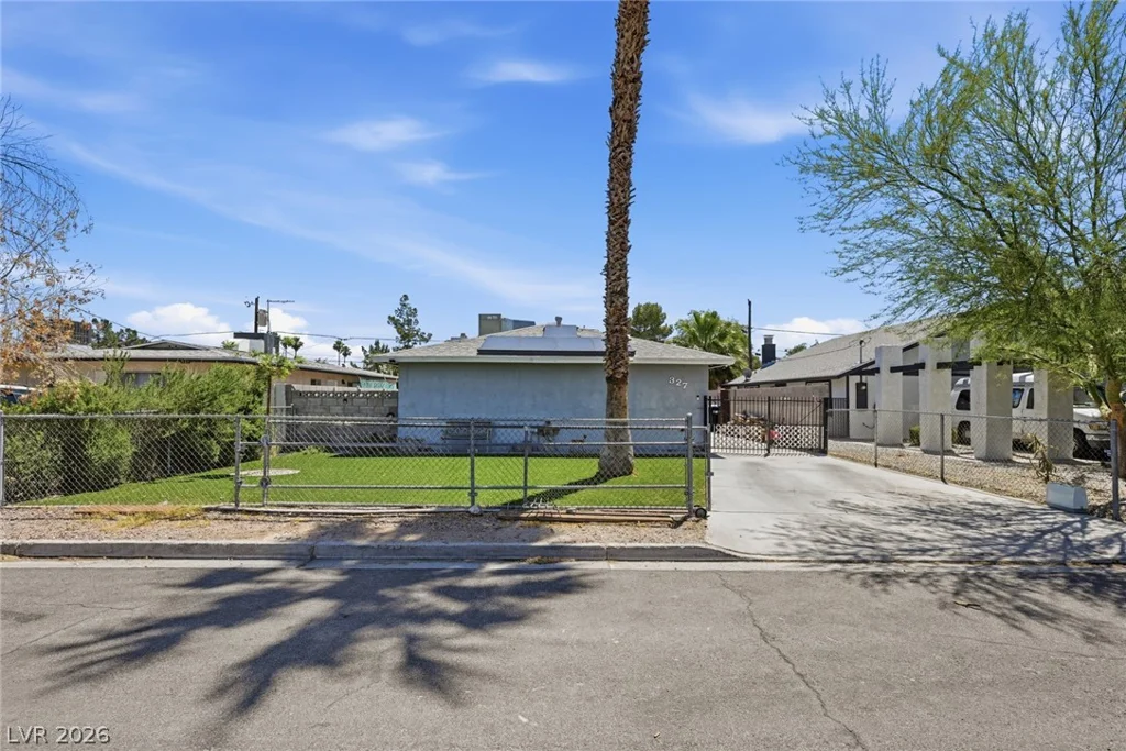 327 Arnold, Las Vegas, NV 89106