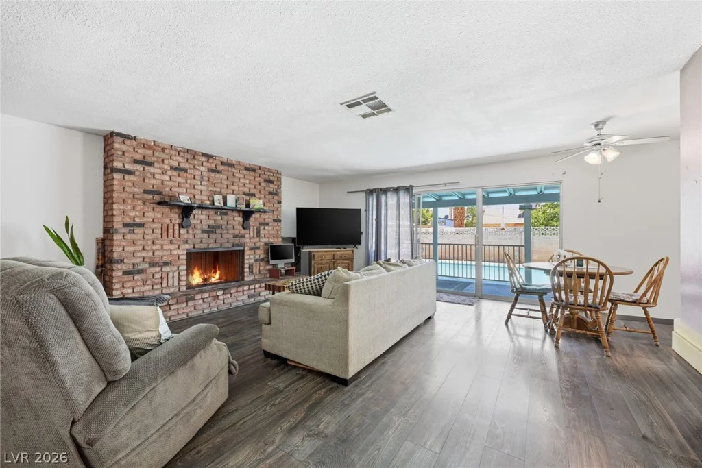 327 Arnold, Las Vegas, NV 89106